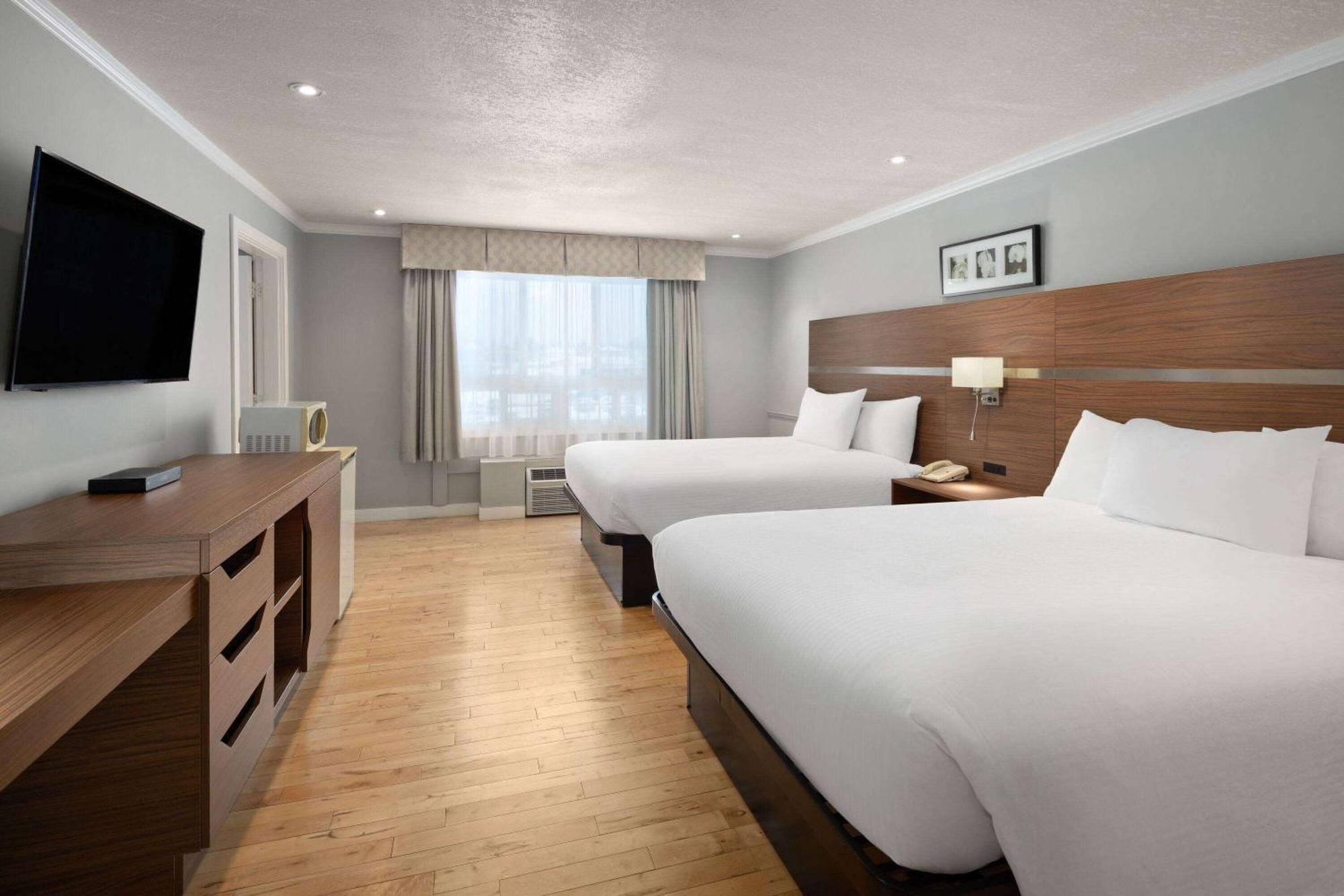 Baymont By Wyndham Edson Hotel Exterior photo