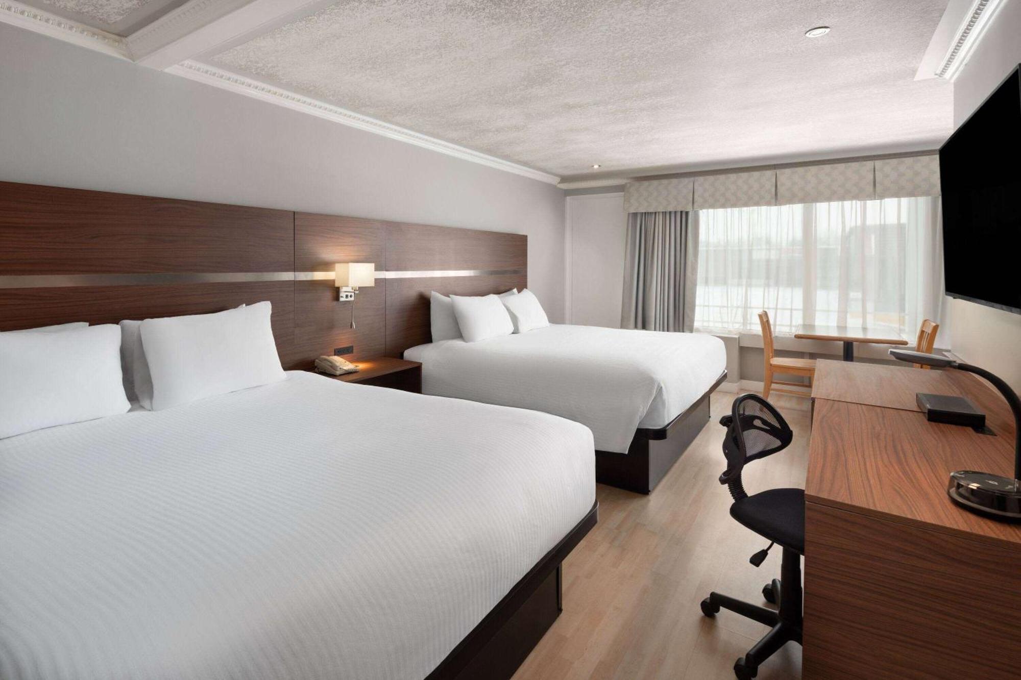 Baymont By Wyndham Edson Hotel Exterior photo