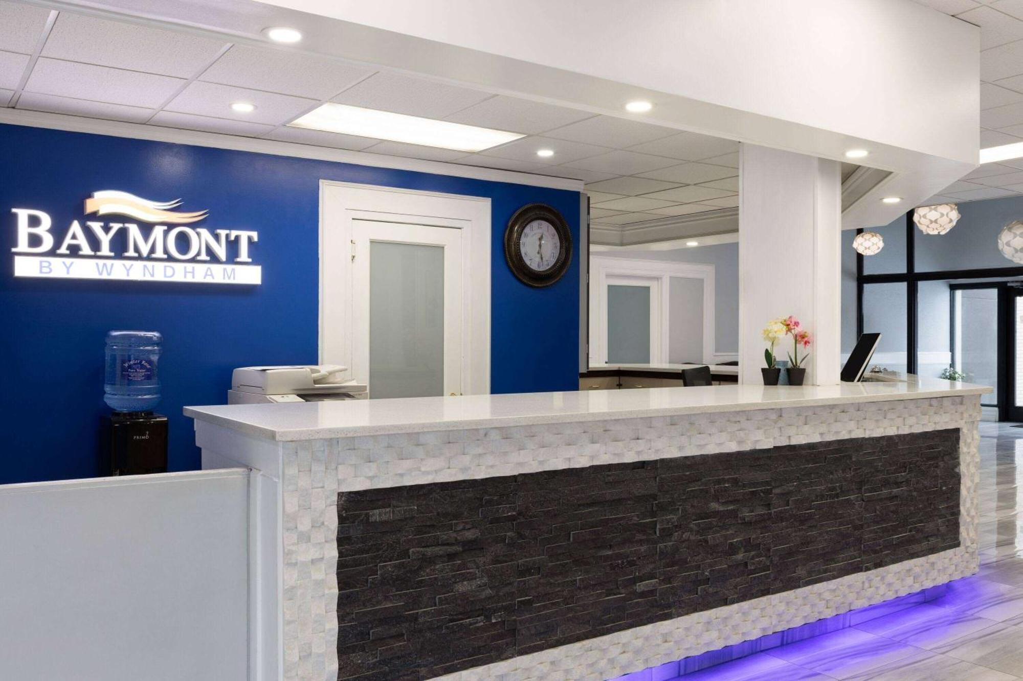 Baymont By Wyndham Edson Hotel Exterior photo